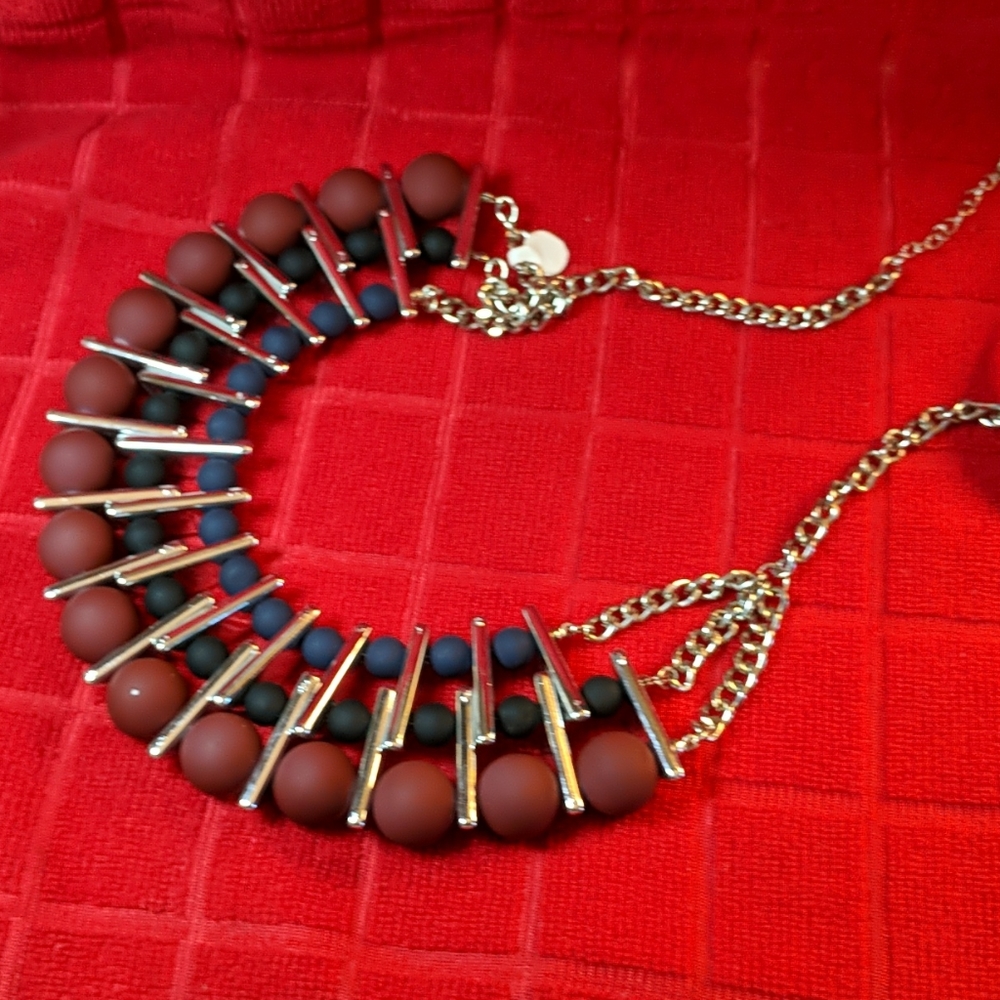 *. Necklace - Picture 3 of 4